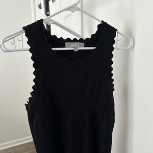 Marled Black Scalloped Edge Top